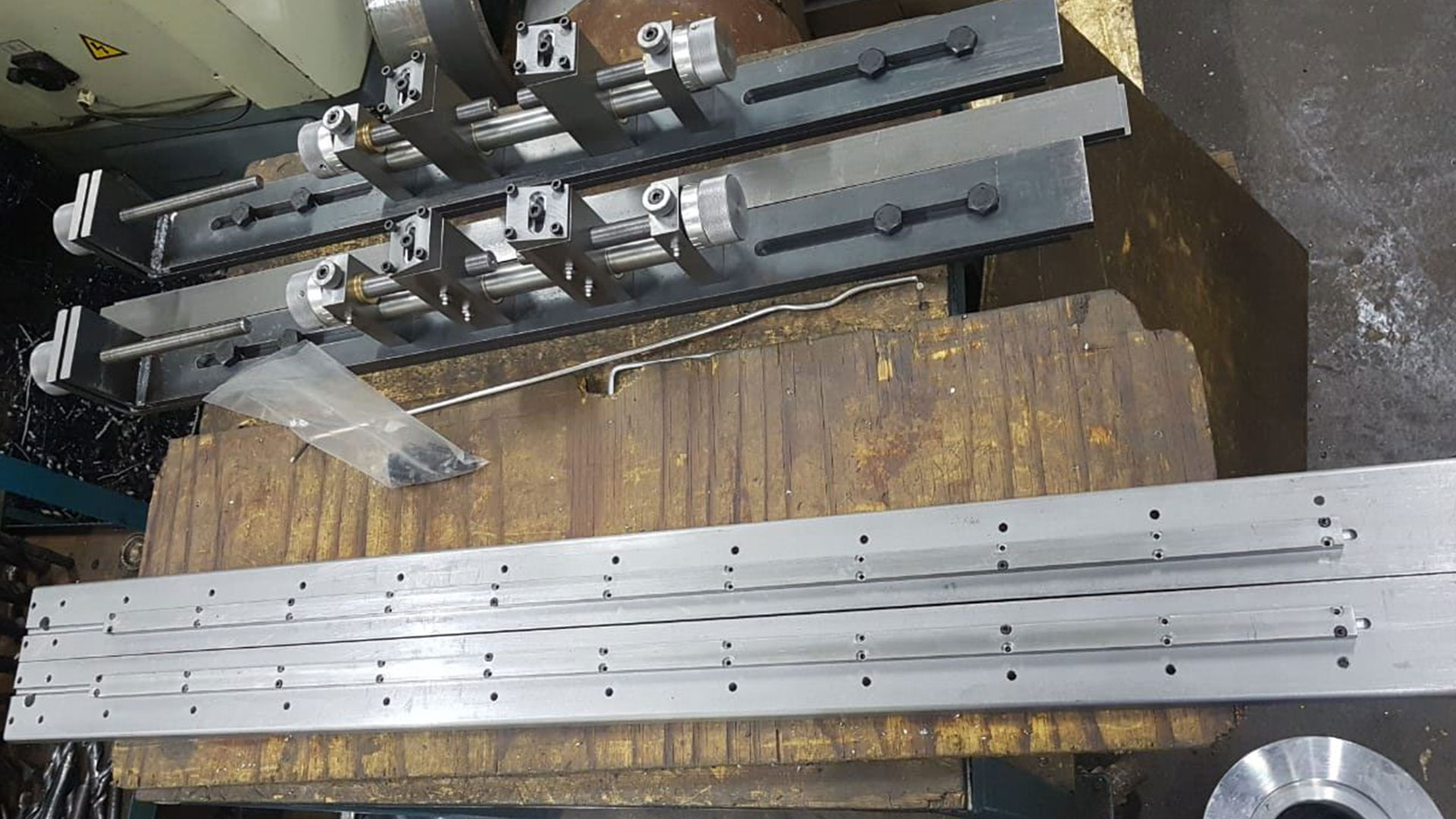 amken-geotechnical-engineering-adjustment-system-for-bitumen-scraper-bar
